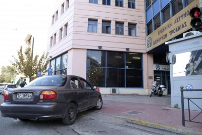 Πυροβολισμοί σε απόπειρα απόδρασης έξω από το κτίριο της Τροχαίας Αττικής