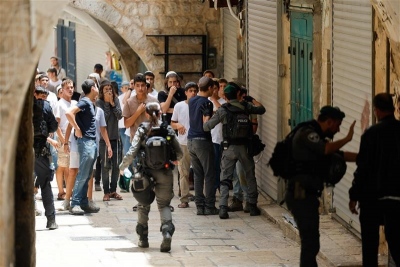 Χάος στην Ανατολική Ιερουσαλήμ - Ισραηλινοί διαδηλωτές εισέβαλαν σε συγκρότημα Παλαιστινίων προσφύγων