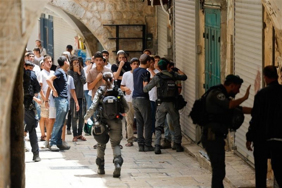 Χάος στην Ανατολική Ιερουσαλήμ - Ισραηλινοί διαδηλωτές εισέβαλαν σε συγκρότημα Παλαιστινίων προσφύγων