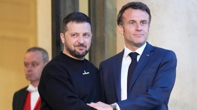 Macron σε Zelensky: Η κρίση στη Μέση Ανατολή δεν θα υπονομεύσει την ευρωπαϊκή στήριξη στην Ουκρανία