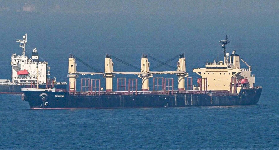 Oι Hοuthis χτύπησαν το βρετανικό Rubymar, κινδυνεύει να βυθιστεί – Σώο το πλήρωμα