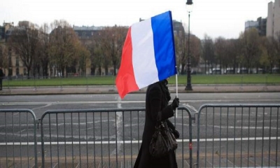 Γαλλία: Οι πολίτες θα μπορούν να παίρνουν και το επίθετο της μητέρας