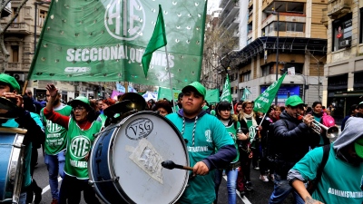 Αργεντινή: «Αλυσοπρίονο» Milei στο δημόσιο, πετσοκόβει 15.000 θέσεις εργασίας - Οργή στην κοινωνία και τα συνδικάτα