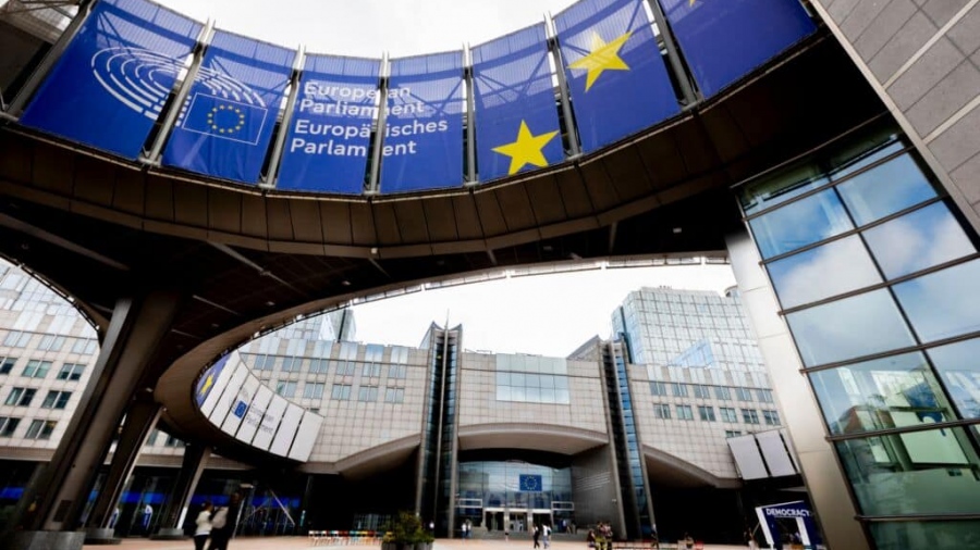 Σπάει το κατεστημένο στις Βρυξέλλες - Η ακροδεξιά σαρώνει το Ευρωπαϊκό Κοινοβούλιο - Ιστορική ήττα για το Κέντρο