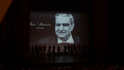 Όλες οι φυλές της εξουσίας στο Μέγαρο Μουσικής τίμησαν τον Βαρδή Βαρδινογιάννη