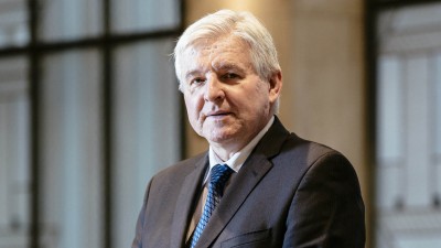 Τσεχία: Ανοιχτή σύγκρουση κυβέρνησης – κεντρικής τράπεζας για τις μειώσεις φόρων