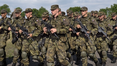 «Ο μεγαλύτερος εκσυγχρονισμός του στρατού στην ιστορία» - H Τσεχία προετοιμάζεται για πόλεμο με τη Ρωσία