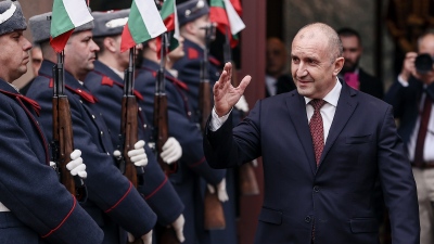 Ψυχρολουσία για Zelensky - Η Βουλγαρία «παγώνει» την αποστολή όπλων στην Ουκρανία