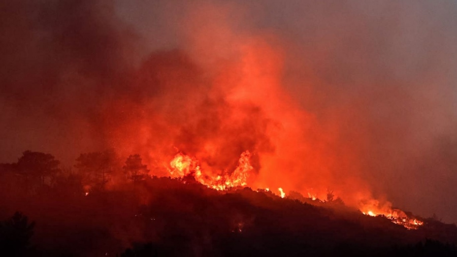 Συναγερμός στην Πυροσβεστική για φωτιά στην Κάρυστο - Ισχυροί άνεμοι στην περιοχή