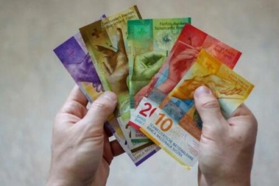 Εκτός νόμου στην Ελβετία οι συναλλαγές μόνο με πιστωτικές κάρτες, παραβιάζουν τα ατομικά δικαιώματα  –  Δημοψήφισμα υπέρ μετρητών