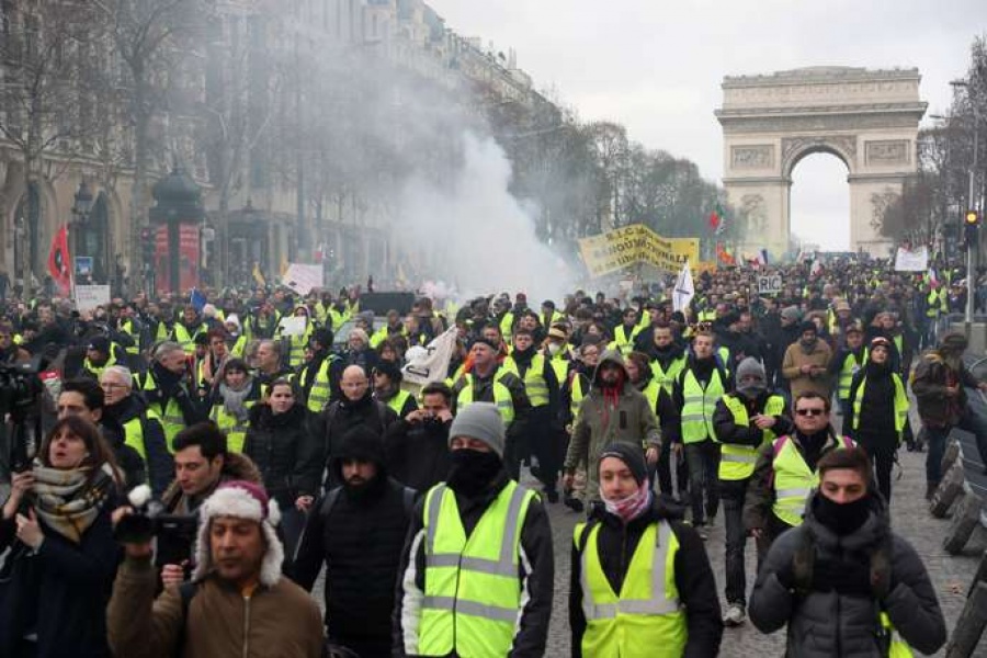 Επεισόδια στη διαδήλωση των κίτρινων γιλέκων στο Παρίσι – Σοβαρός τραυματισμός διαδηλωτή