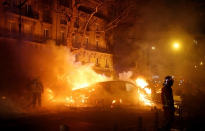 Προς κατάσταση έκτακτης ανάγκης η Γαλλία - Συνεχείς συσκέψεις του Macron