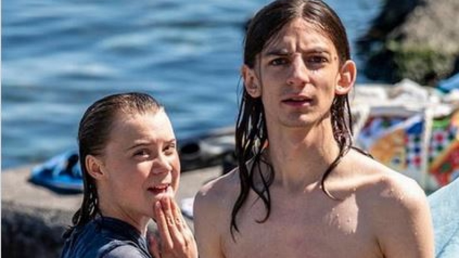 Βρήκε την αγάπη η Greta - Ποιος είναι ο 22χρονος ακτιβιστής με τα… βαμμένα κόκκινα νύχια