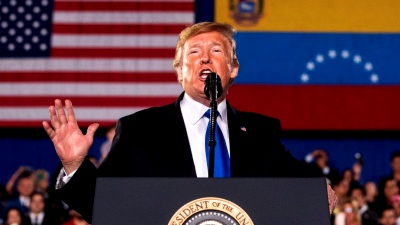 O Trump δεν σταματά πουθενά: «Οι ΗΠΑ θα συντρίψουν τη Βενεζουέλα χωρίς άδεια από το Κογκρέσο» - Σηκώθηκαν τα Super Hornet