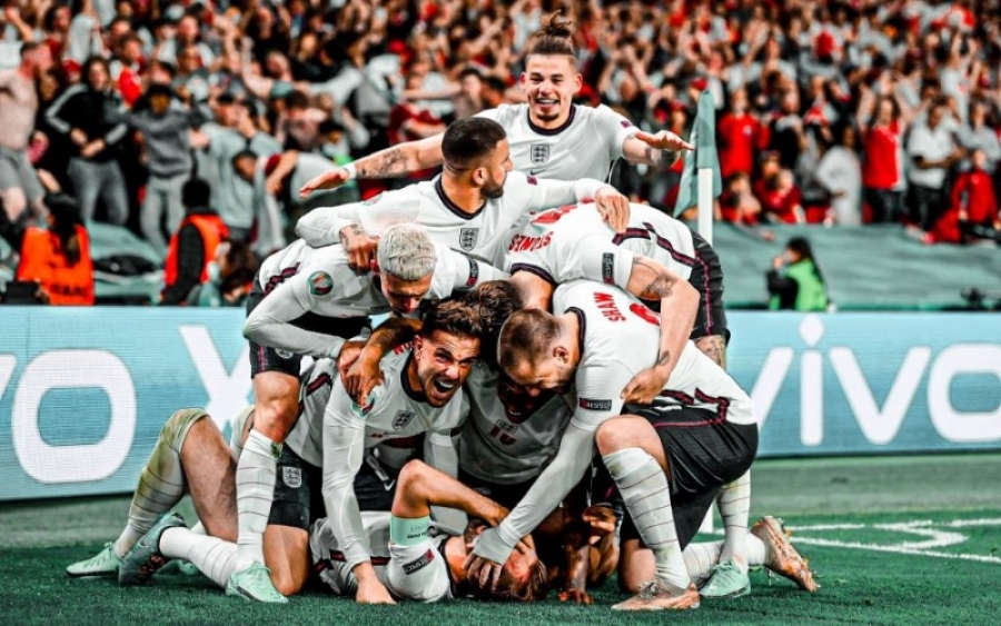 Αγγλία: Τα 50ράκια που… τραβάνε την ανηφόρα!