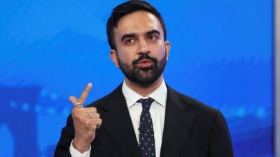 Σοκ στη Νέα Υόρκη: Κομμουνιστής και μουσουλμάνος το φαβορί για τη δημαρχία – Οι πλούσιοι φεύγουν, οι φόροι έρχονται