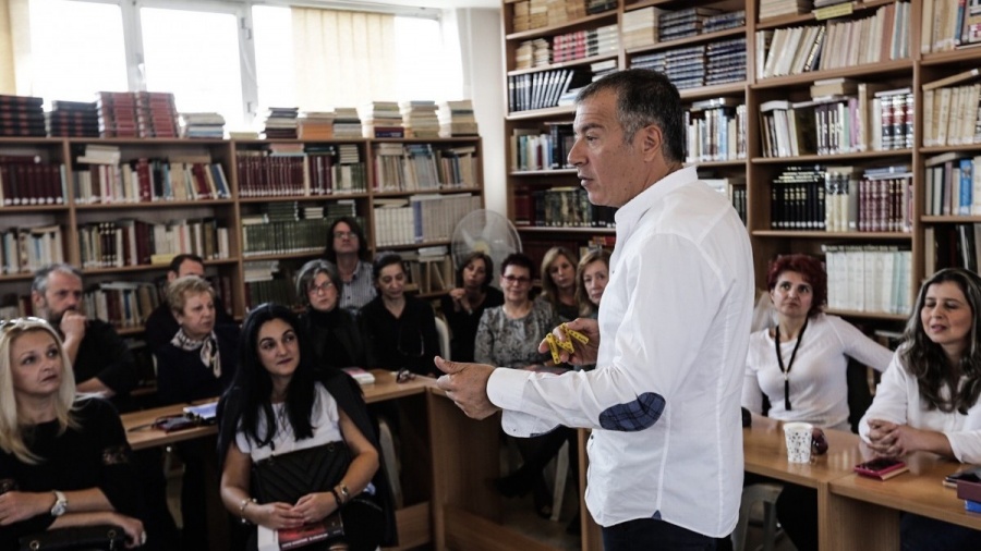 Θεοδωράκης: Η χώρα αντί να λύνει προβλήματα συνεχώς διχάζεται σε στρατόπεδα