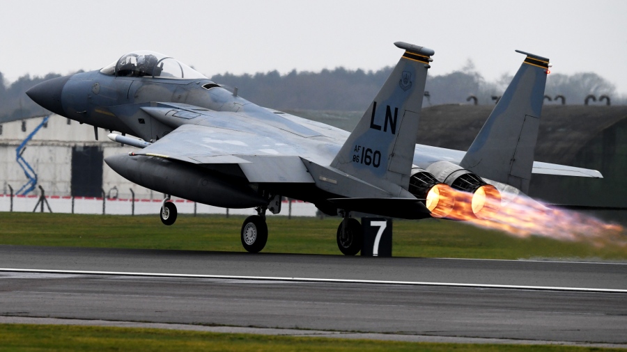 Απίστευτο περιστατικό στην «κορυφαία αεροπορία του κόσμου» - Αμερικανός πιλότος εκτινάχθηκε από F-15D πριν καν απoγειωθεί (vid)