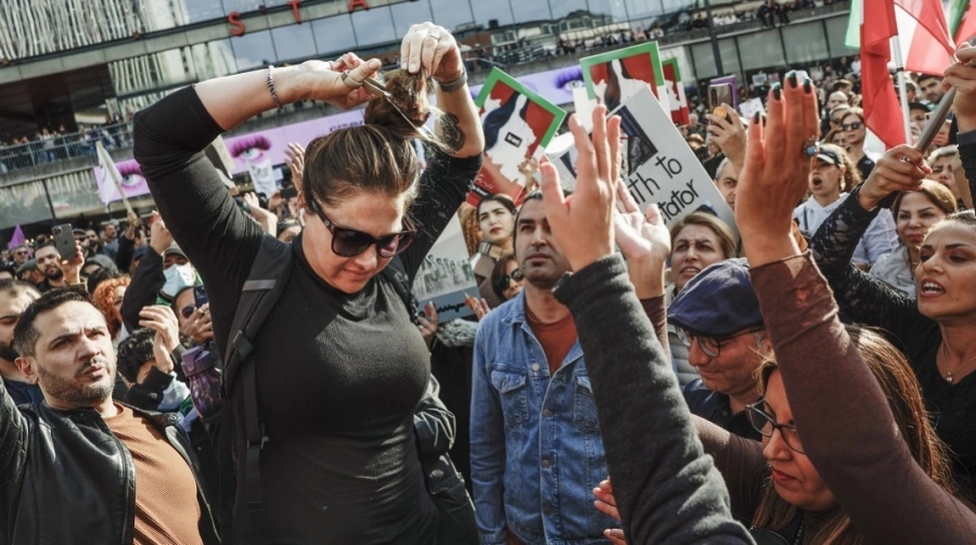 Ιράν κατά Βρετανίας: Ολέθριος ο ρόλος του Λονδίνου στις διαδηλώσεις