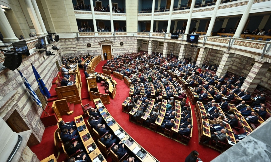 Βουλή: Κατατέθηκαν προς κύρωση οι συμβάσεις με τις Chevron και Helleniq για τους υδρογονάνθρακες