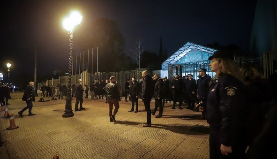 Δεκάδες προσαγωγές στο Μέγαρο Μουσικής, όπου είναι προγραμματισμένη η ομιλία Τσίπρα για τη Συμφωνία των Πρεσπών