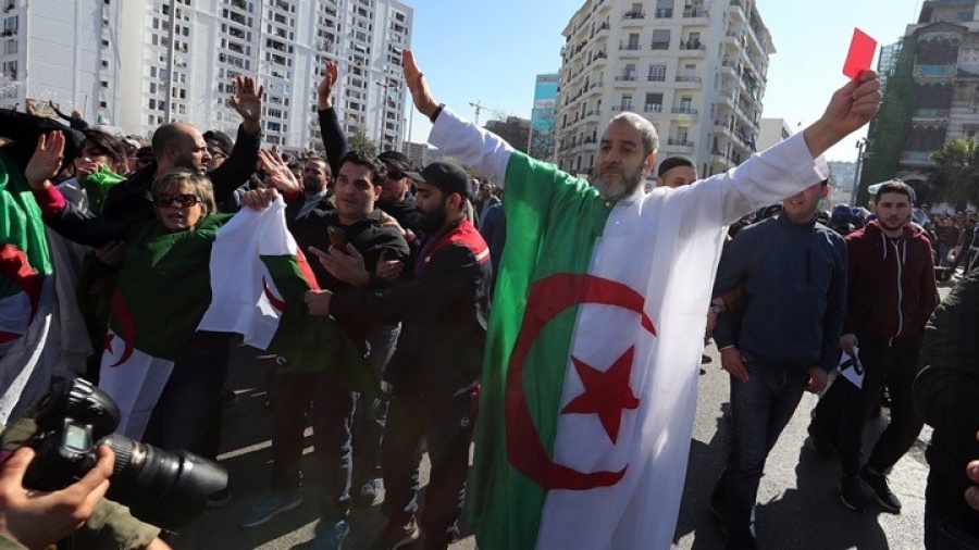 Συγκρούσεις στο Αλγέρι μεταξύ αστυνομικών και διαδηλωτών