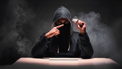 Συναγερμός στο ελληνικό επιχειρείν - Τράπεζες και εφοπλιστές «σαρώνουν» τα συστήματά τους, φόβοι για χάκερς