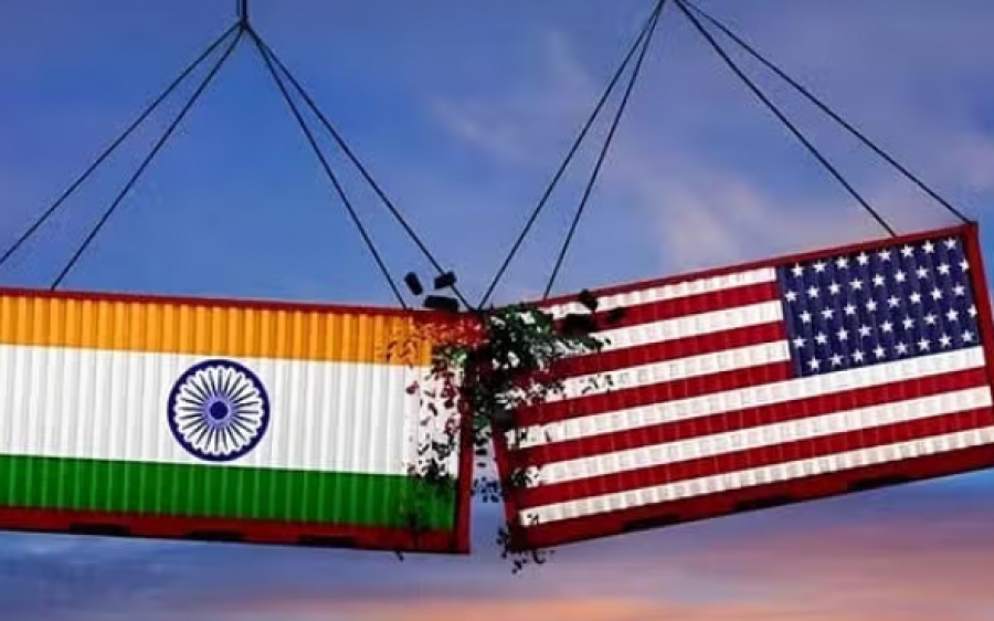 Εκτός ελέγχου ο εμπορικός πόλεμος των ΗΠΑ με την Ινδία – Απαιτούν να σταματήσει να αγοράζει ρωσικό πετρέλαιο