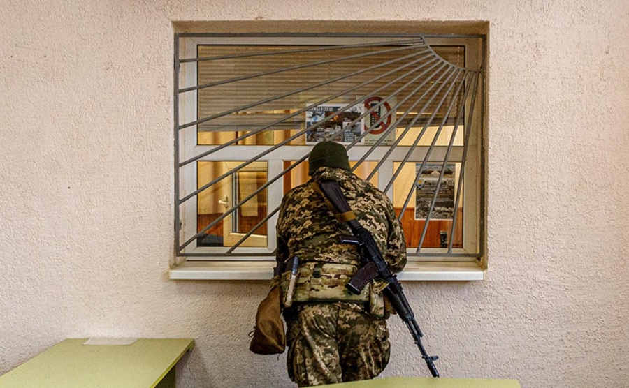 Η Ουκρανία αποφάσισε να τοποθετήσει κάμερα σώματος σε κάθε στρατιωτικό επίτροπο...