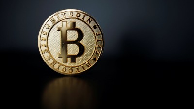 Βουτιά -13% για το Bitcoin και πάλι κάτω από τις 30.000 δολάρια, μετά τα ιστορικά υψηλά