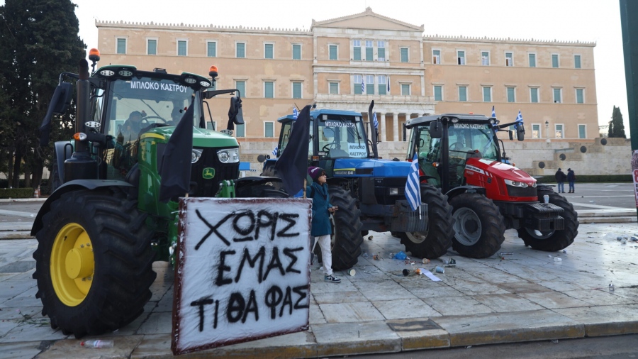 Οργή αγροτών, ξεσηκωμός για 48 ώρες σε όλη την Ελλάδα - Τρέμει το Μαξίμου τα τρακτέρ στο Σύνταγμα, κρύβονται οι «λήσταρχοι» του ΟΠΕΚΕΠΕ
