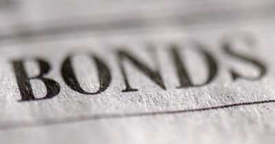 Τα 2ετή ελληνικά ομόλογα έχουν χαμηλότερη απόδοση από τα αντίστοιχα αμερικανικά