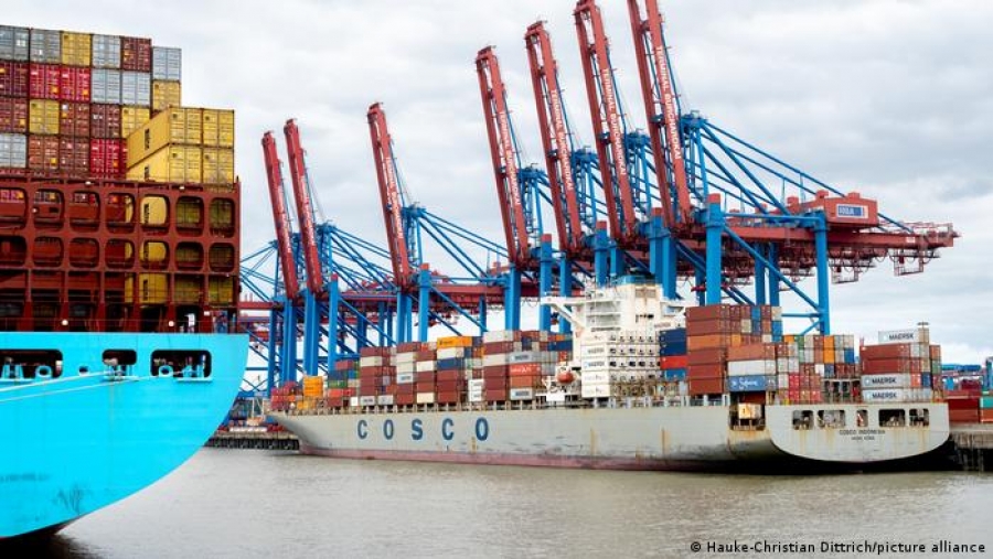 Η Cosco μπαίνει στο λιμάνι του Αμβούργου