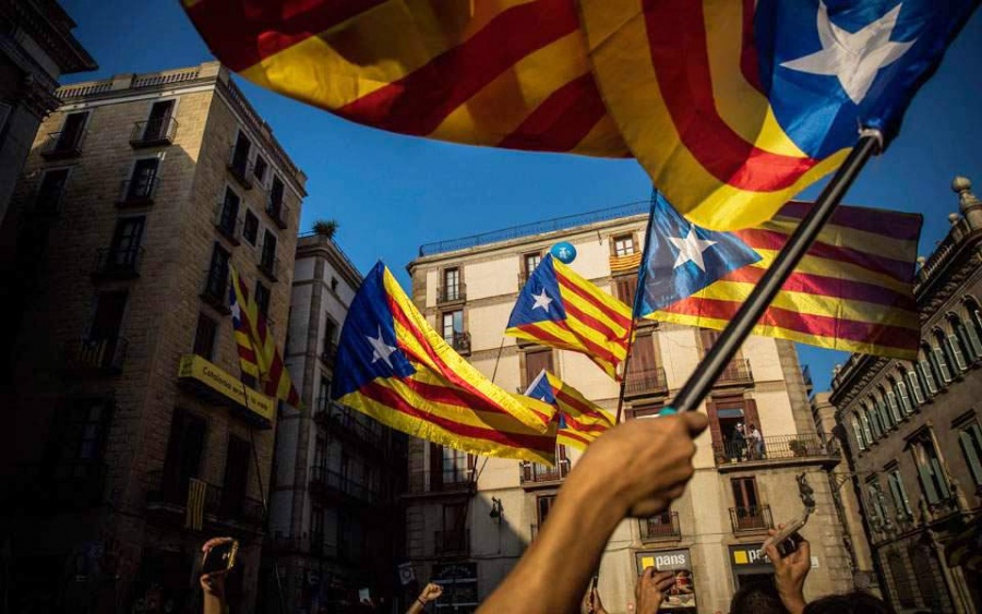 Ισπανία: Στους δρόμους και πάλι οι Καταλανοί - Αντιδρούν στην συνεδρίαση του υπουργικού συμβουλίου στη Βαρκελώνη