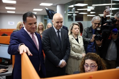 Αυτοψία Άδωνι Γεωργιάδη στο τηλεφωνικό κέντρο του 1555 στον e-ΕΦΚΑ