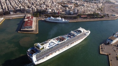 Το πρώτο κρουαζιερόπλοιο για τη νέα χρονιά, με 2.500 επιβάτες, στο λιμάνι του Πειραιά