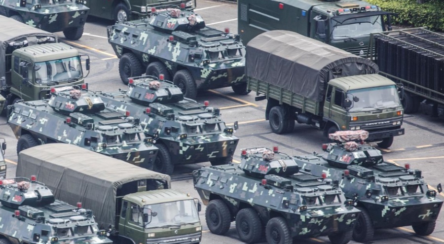 Κινεζικές δυνάμεις συγκεντρώνονται στη Σεντζέν κοντά στο Χονγκ Κονγκ