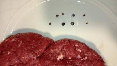 Απίστευτο περιστατικό στη Λάρισα: Βρήκε σκάγια στον κιμά που αγόρασε