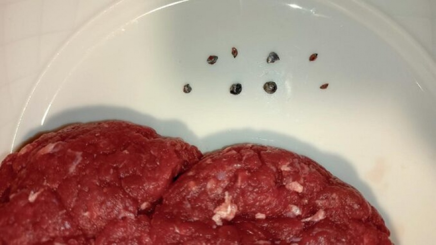 Απίστευτο περιστατικό στη Λάρισα: Βρήκε σκάγια στον κιμά που αγόρασε