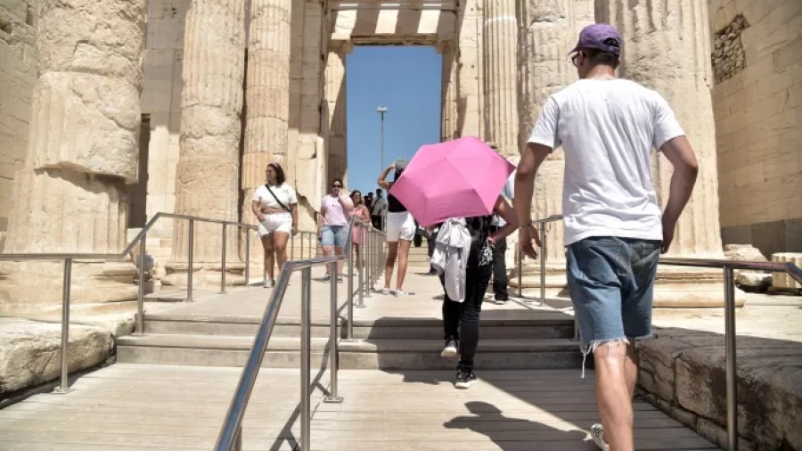 Γερμανικός Τύπος: Ρεκόρ επισκεπτών στην Ελλάδα, παρά τις πυρκαγιές