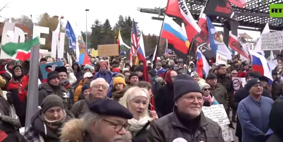 Χιλιάδες διαδηλωτές ζήτησαν το κλείσιμο της αμερικανικής βάσης Ramstein στη Γερμανία