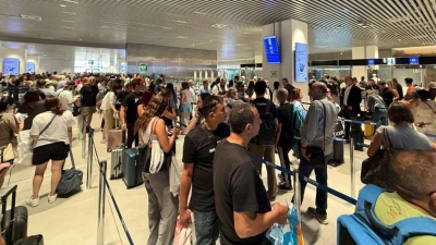 Καθυστερήσεις στο «Ελ. Βενιζέλος» λόγω «λευκής απεργίας» - Aegean: Μείωση στη χωρητικότητα αφίξεων κατά 25%