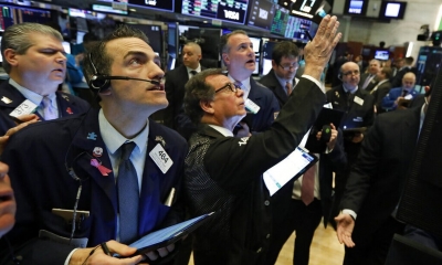 «Μαχαίρι» 26% στα μπόνους των golden boys στη Wall Street