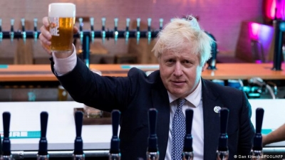 «Κρατιέται» ο Johnson για ένα τελευταίο πάρτι;