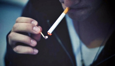 Ποια χώρα προτείνει να απαγορευτεί η πώληση τσιγάρων σε όσους έχουν γεννηθεί μετά το 2004;