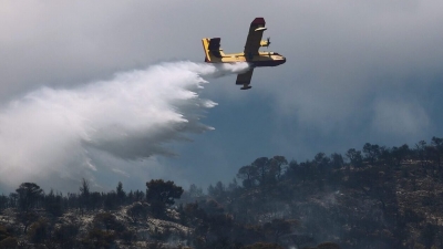 Φωτιά στην Αργολίδα - Καίει κοντά σε κατοικημένες περιοχές - Στη μάχη και Νορβηγοί πυροσβέστες
