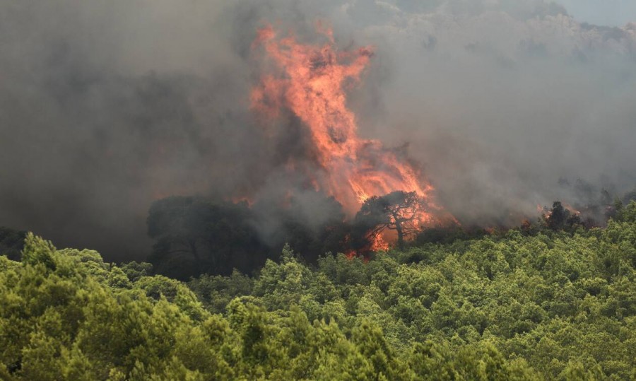Φωτιά στη Μεσσηνία - Επιχειρήσουν 18 πυροσβέστες, δύο αεροσκάφη και ένα ελικόπτερο