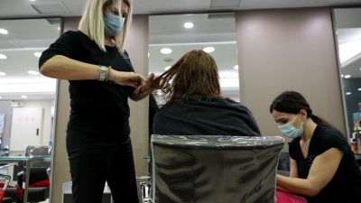 Τέλος κομμωτήρια και μανικιούρ στο σπίτι - Γεωργιάδης: Θα τσεκάρουμε τα social για αναρτήσεις και πρόστιμα