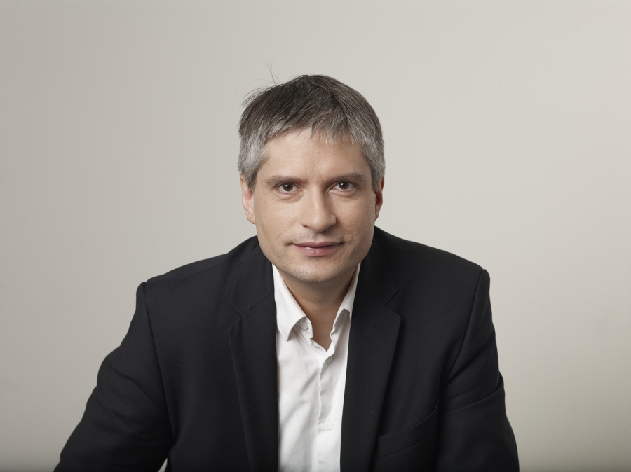 Sven Gigold (Πράσινος ευρωβουλευτής): Η Γερμανία ενισχύει τη σύγχυση για τους εμβολιασμούς στην Ευρώπη