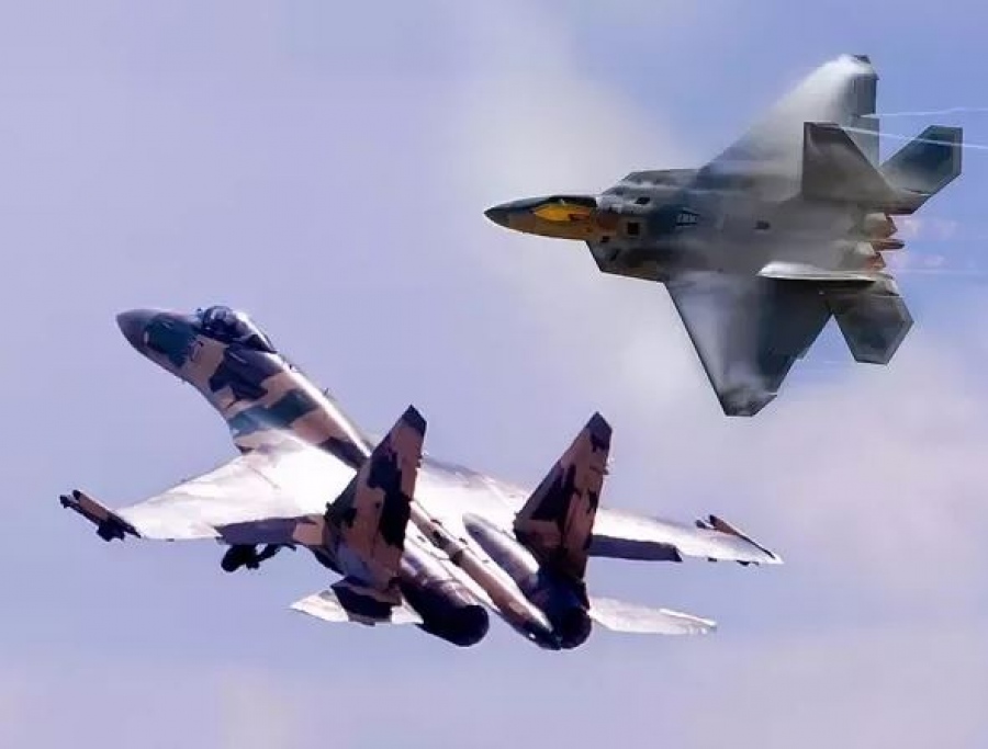 Τι θα συμβεί εάν ένα F-22 Raptor βρεθεί απέναντι σε Su-35; - Θα απέφευγα την αερομαχία, λέει Αμερικανός πιλότος